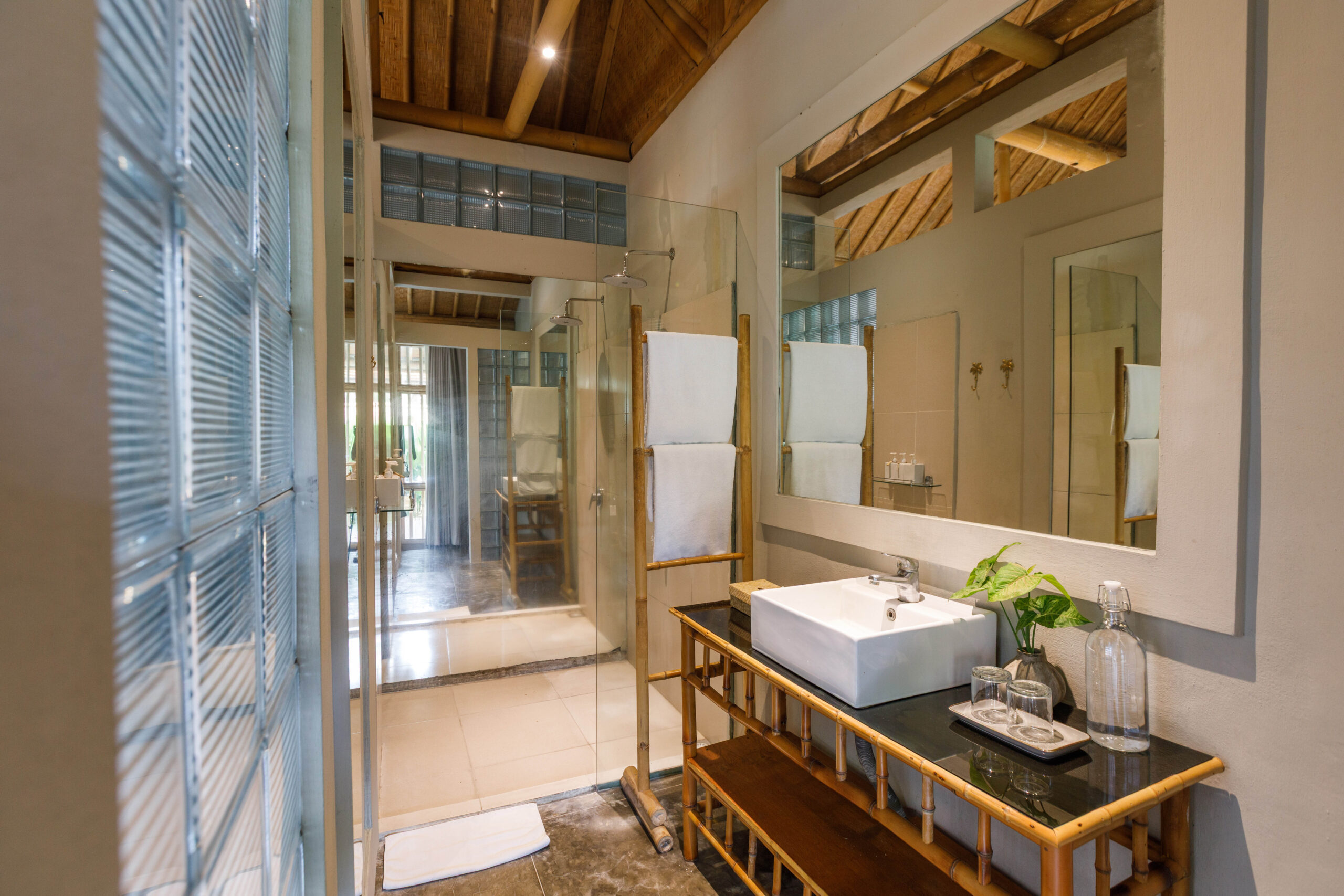 bloomfield_hotel_umalas_bali_deluxe_pool_room_(7)