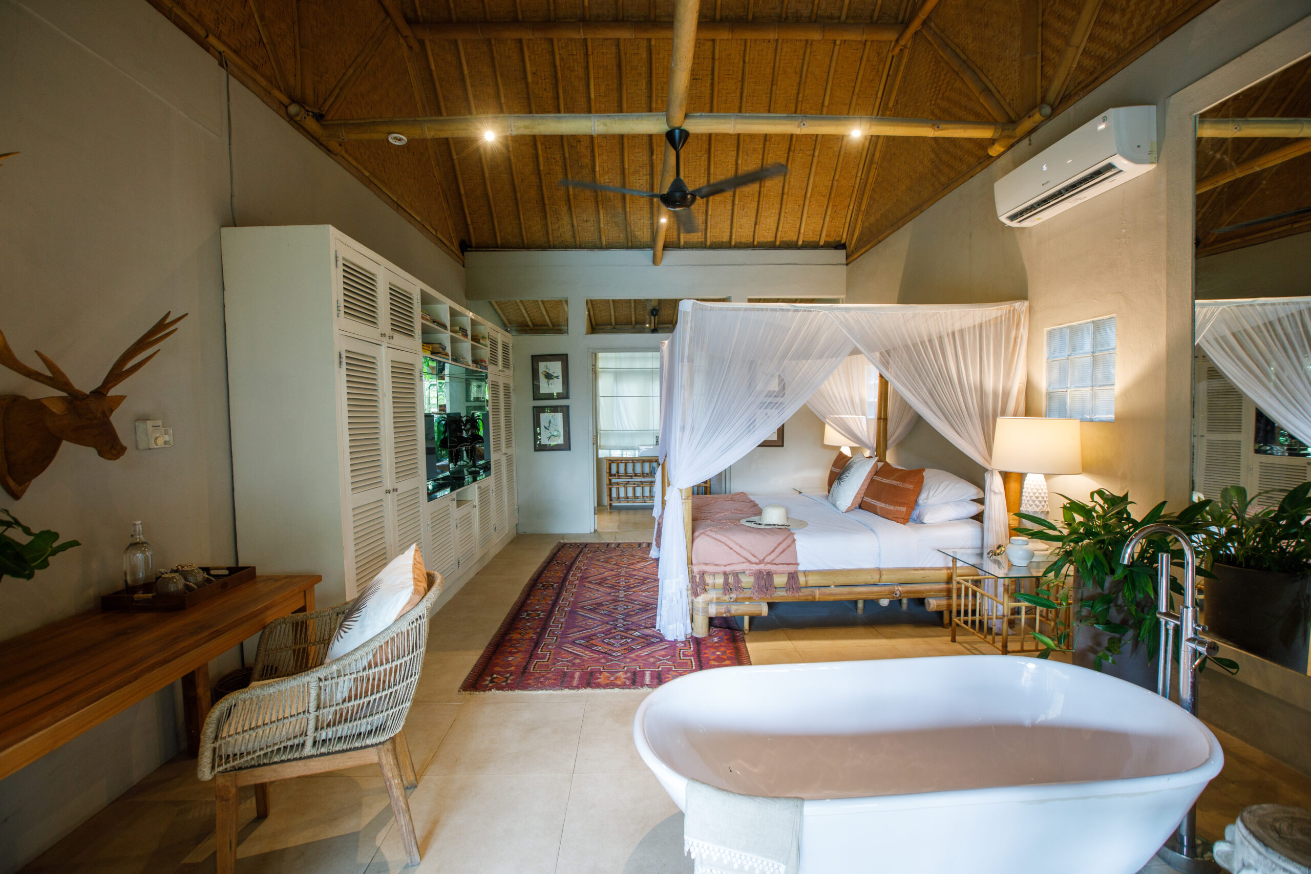 bloomfield_hotel_umalas_bali_pool_suites_room_(2)