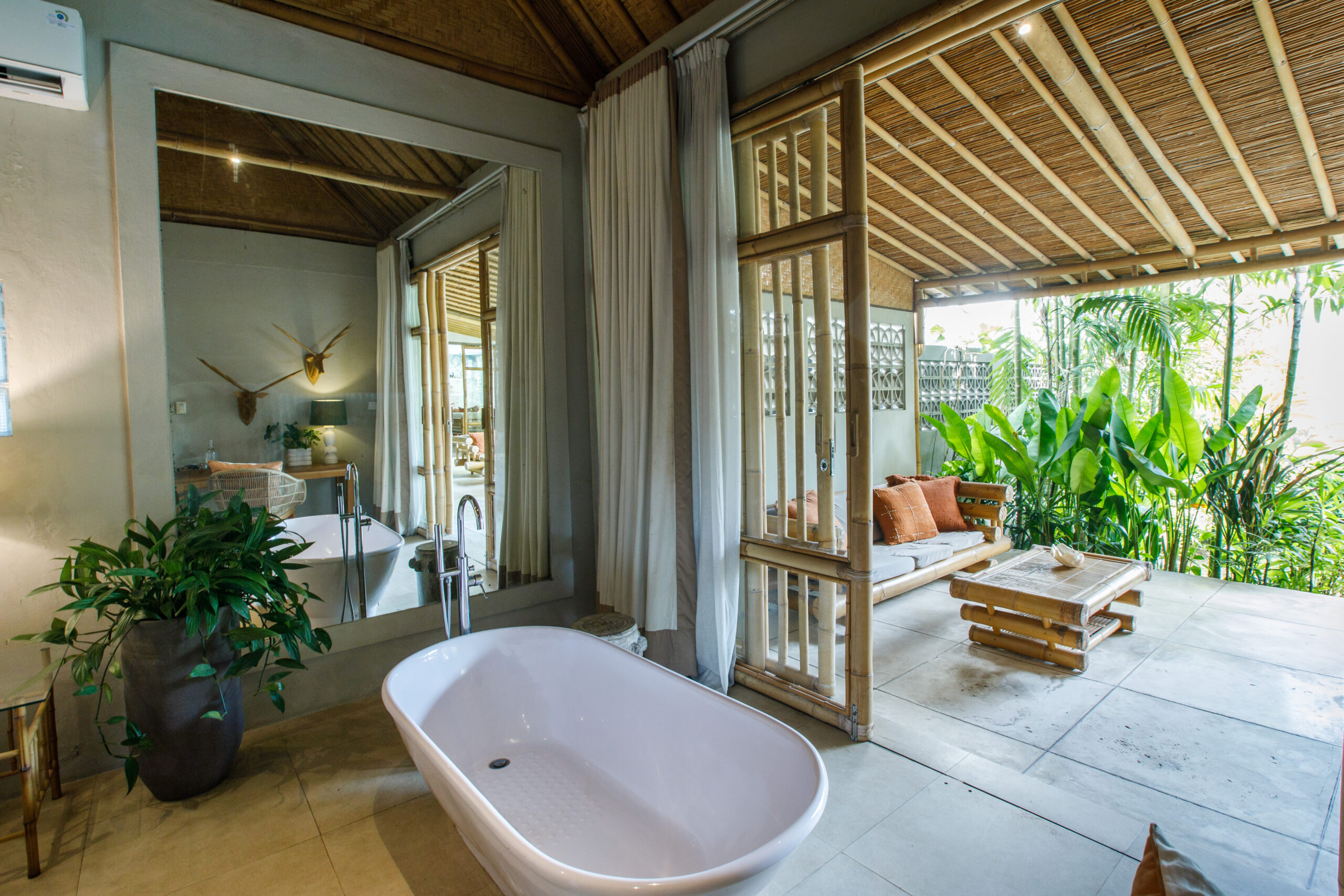 bloomfield_hotel_umalas_bali_pool_suites_room_(8)